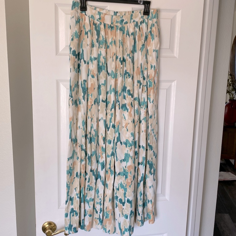 In excellent condition Maeve by Anthropology size M washable flowy pants